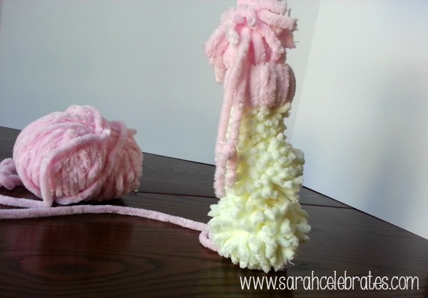 Yarn Snowmen With Hats - Push pieces together |Sarah Celebrates
