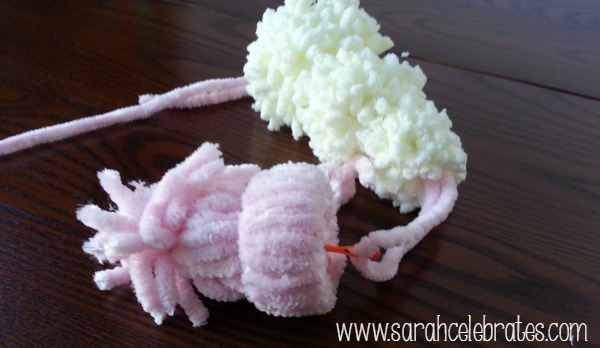 Yarn Snowmen With Hats - String hat |Sarah Celebrates