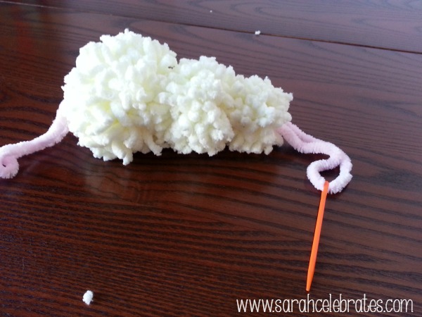 Yarn Snowmen With Hats - String smalest pom pom |Sarah Celebrates