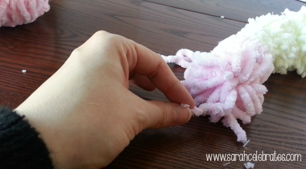 Yarn Snowmen With Hats - Tie strings to secure hat | Sarah Celebrates