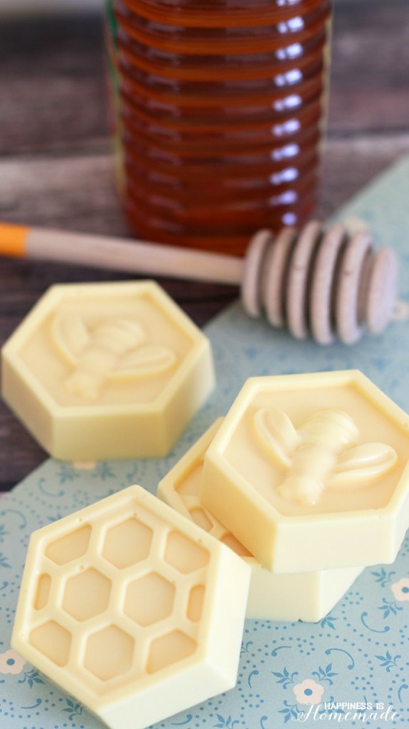 Quick-and-Easy-Honey-Milk-Soap, Happiness is Homemade - A #2usestuesday Feature