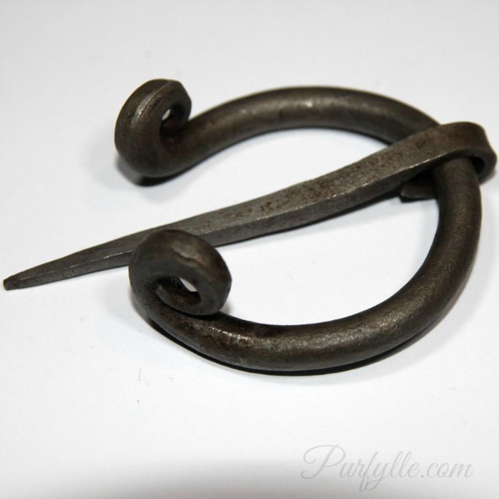 Penannular brooches - #Pinbellish Pin Trivia