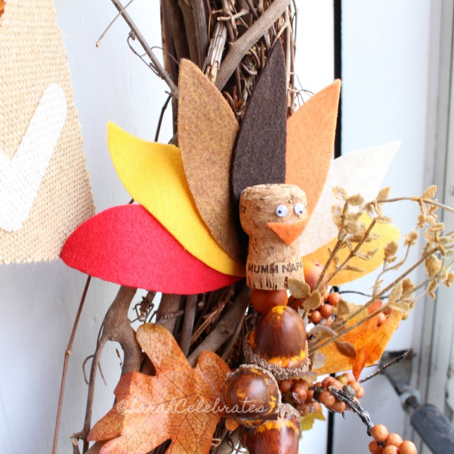 Thanksgiving Turkeys-Turkey in wreath #30minutecrafts | Sarah Celebrates